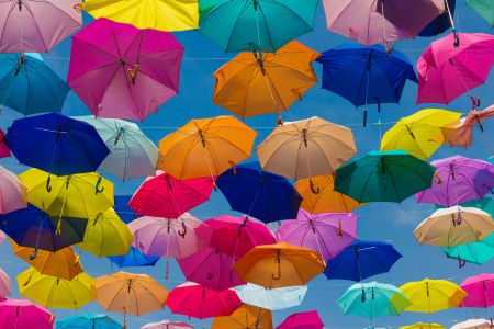 Paraplu's (Foto: Ulises Baga via Unsplash)
