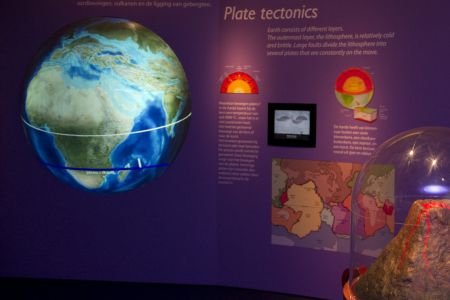 Exposition geology and technology