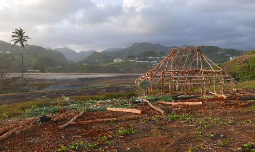 Reconstructie van een inheems huis gevonden op de archeologische vindplaats op het eiland St. Vincent (Foto: Menno Hoogland)